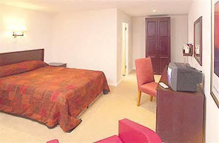 Hotel St Lawrence 卢顿 外观 照片
